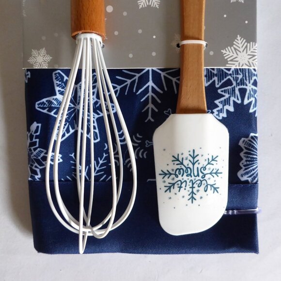 COOK WITH COLOR HOLIDAY SNOWFLAKE APRON WOOD HANDLED SPATULA WHISK SET (NEW) - Picture 2 of 8